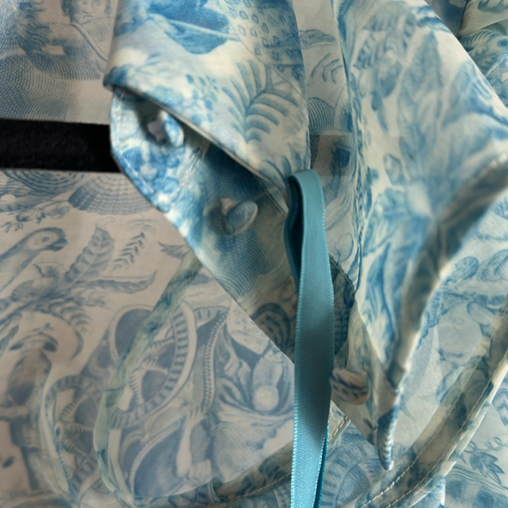 Selkie Blue and White Printed shrug Top Small - Picture 4 of 5
